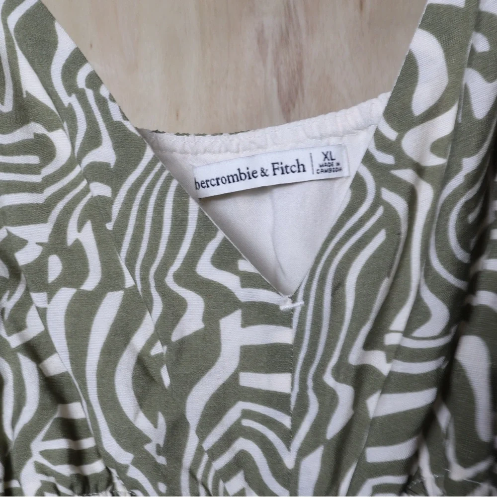 Abercrombie & Fitch Abstract Geometric Cut-Out Tiered Maxi Dress Green Size XL‎
